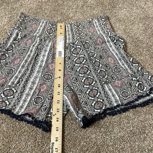 Three Dots shorts aztek print elastic waist pom pom trim pull on SZ lg POCKETS - Picture 3 of 9